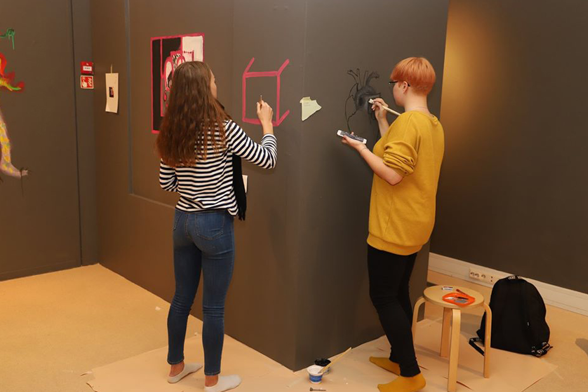 Yhdistys järjesti koululaisille peruskorjausta odottaviin näyttelytiloihin graffitien maalausviikon 2018
